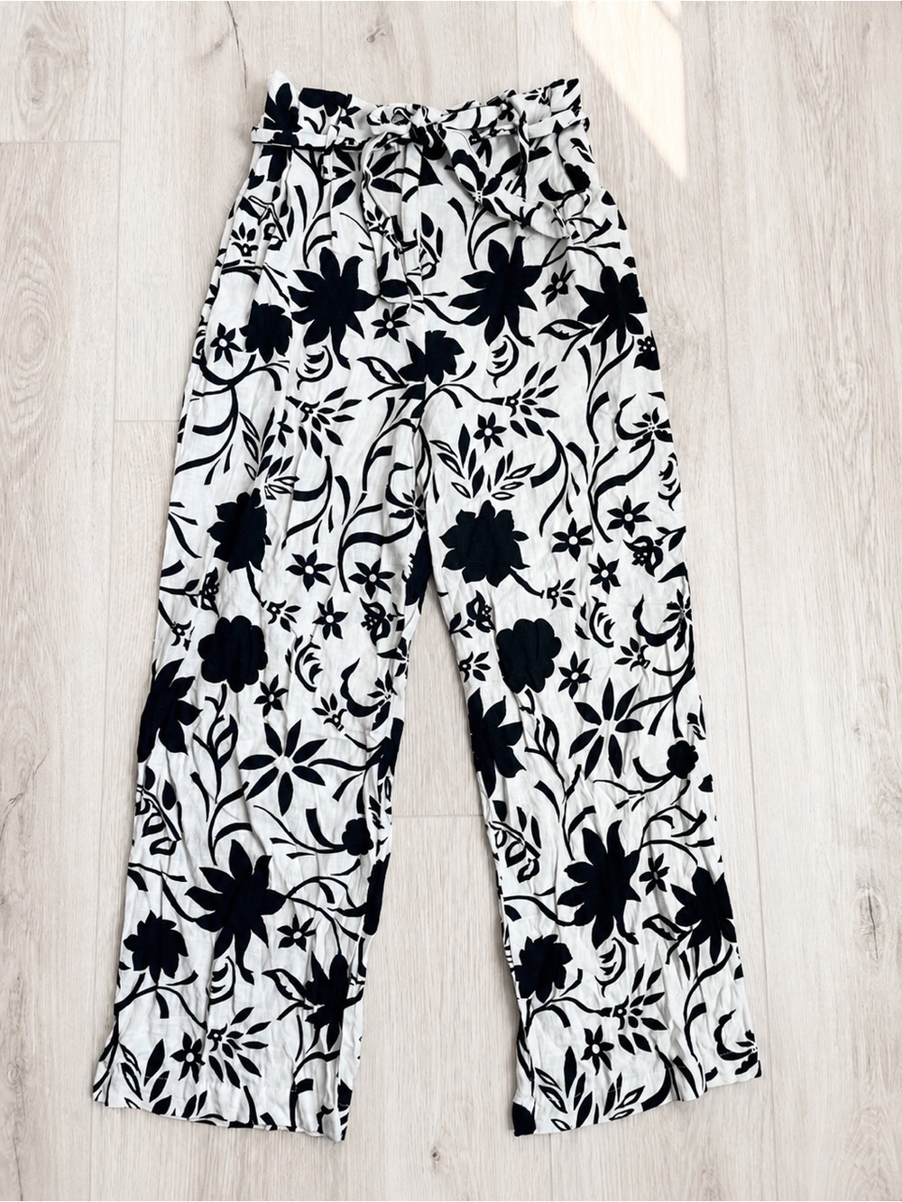 Zara Black and White Floral Cropped Wide-Leg Pants  Size S